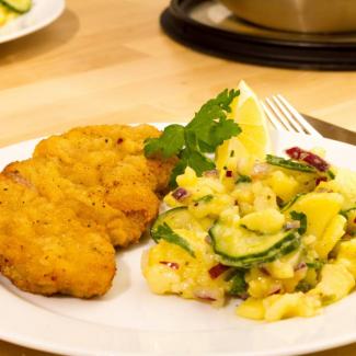 schnitzel-with-potatosalad